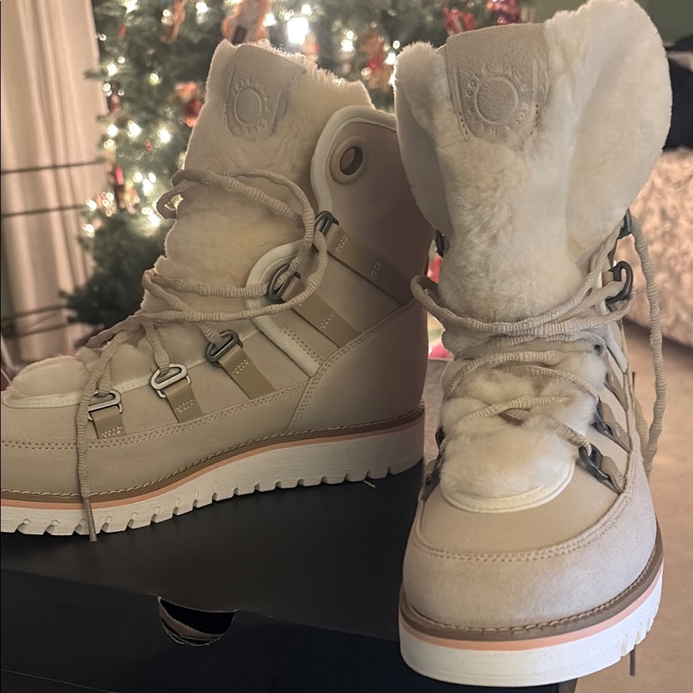 COLE HAAN BOOTS BRAND NEW